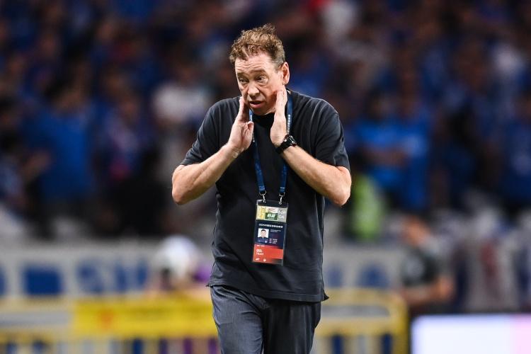 开云体育官网-跟队记者谈路易斯伤缺：斯卢茨基不妨变阵，采用曾使用过的4321