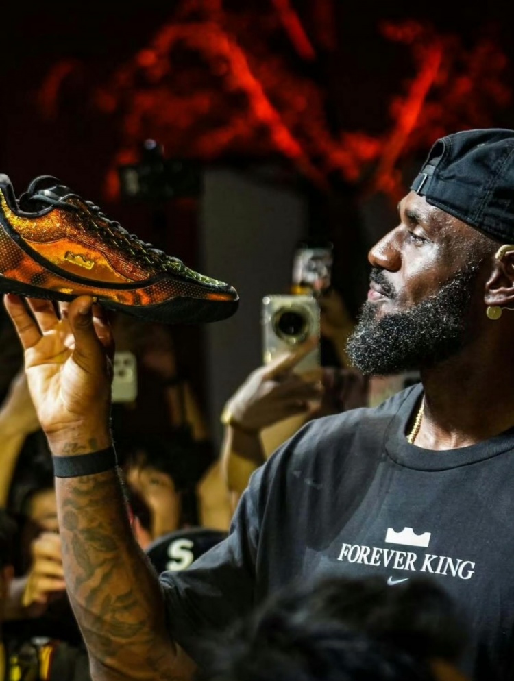 开云体育官网-詹姆斯：23对我很重要 我们以詹23庆祝这一时刻 献给我所有的球迷