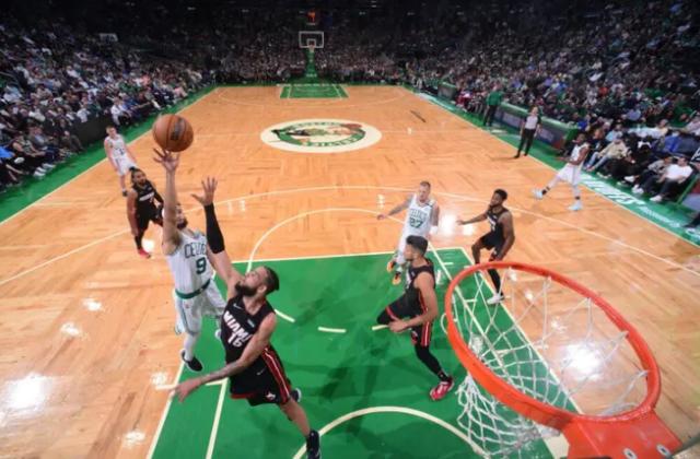 开云体育中国-斯马特缺席怀特做先锋 绿军完美开局由他定基调