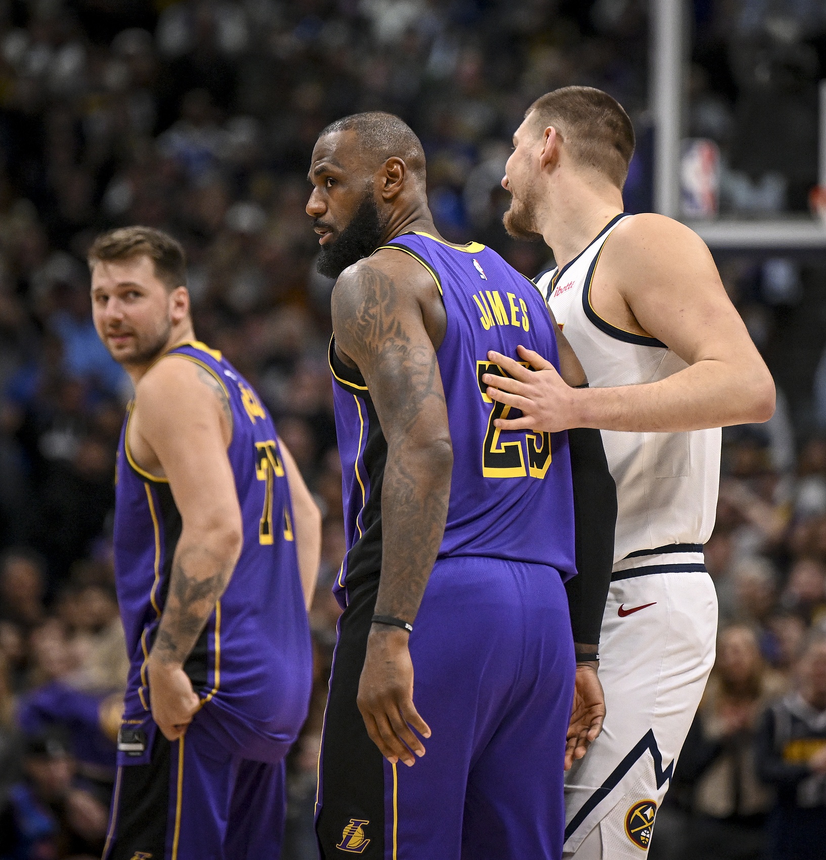 开云体育官网-美媒预测季后赛对阵:雷霆-勇士 马刺-太阳 掘金-湖人 火箭-森林狼