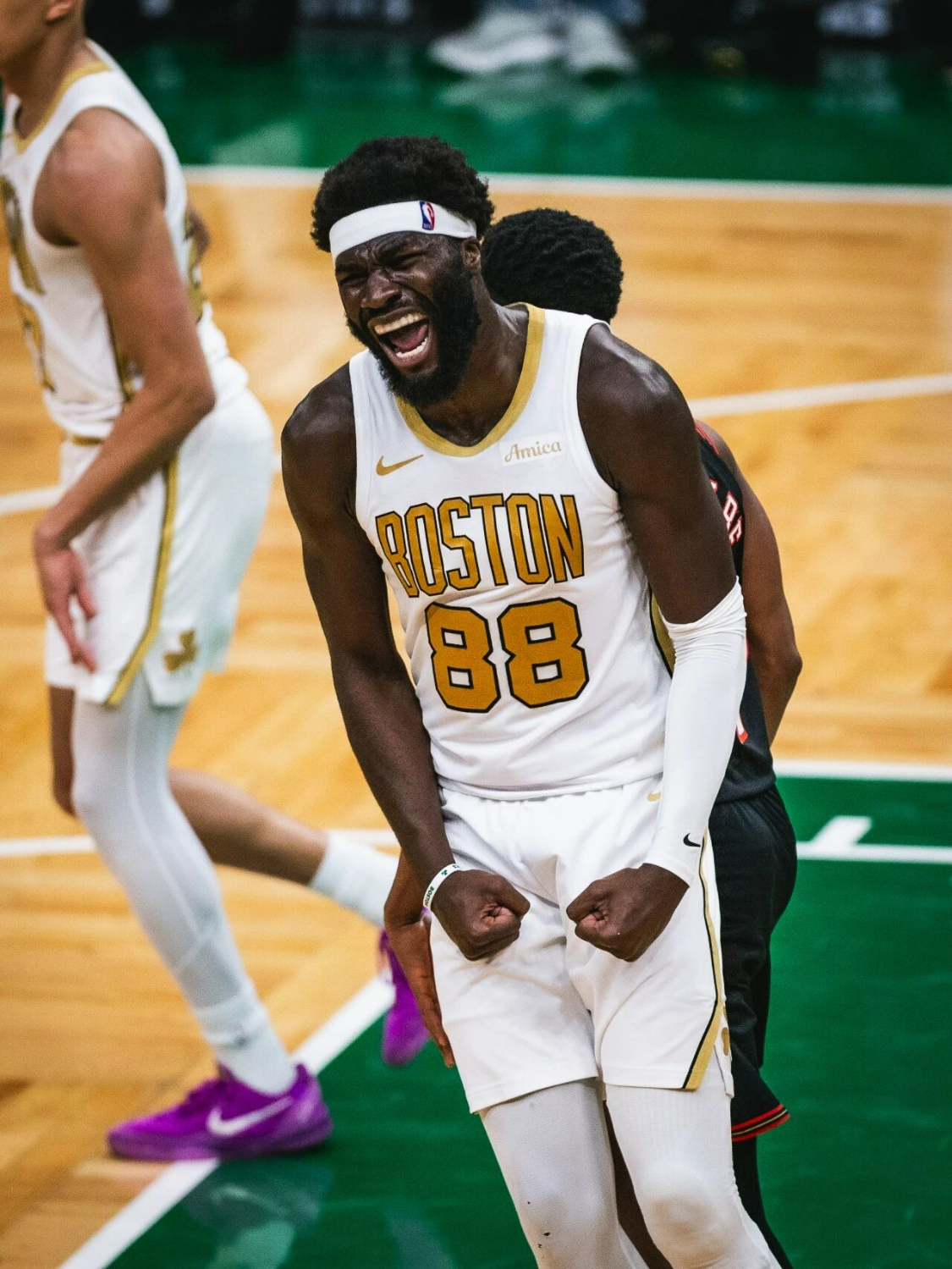 开云体育在线-大爆发！单场轰下27+17打爆76人，这可是二轮秀，不愧是绿军啊