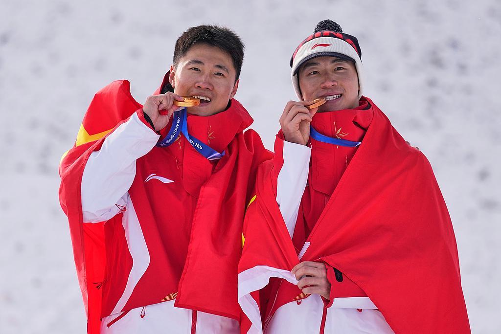 体坛联播｜中国队今日再冲两金，短道速滑追平历届最差成绩