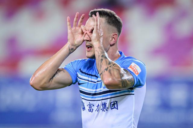 开云体育在线-【中超】唐淼喂饼蒂亚戈替补绝杀 广州城1比0青岛队