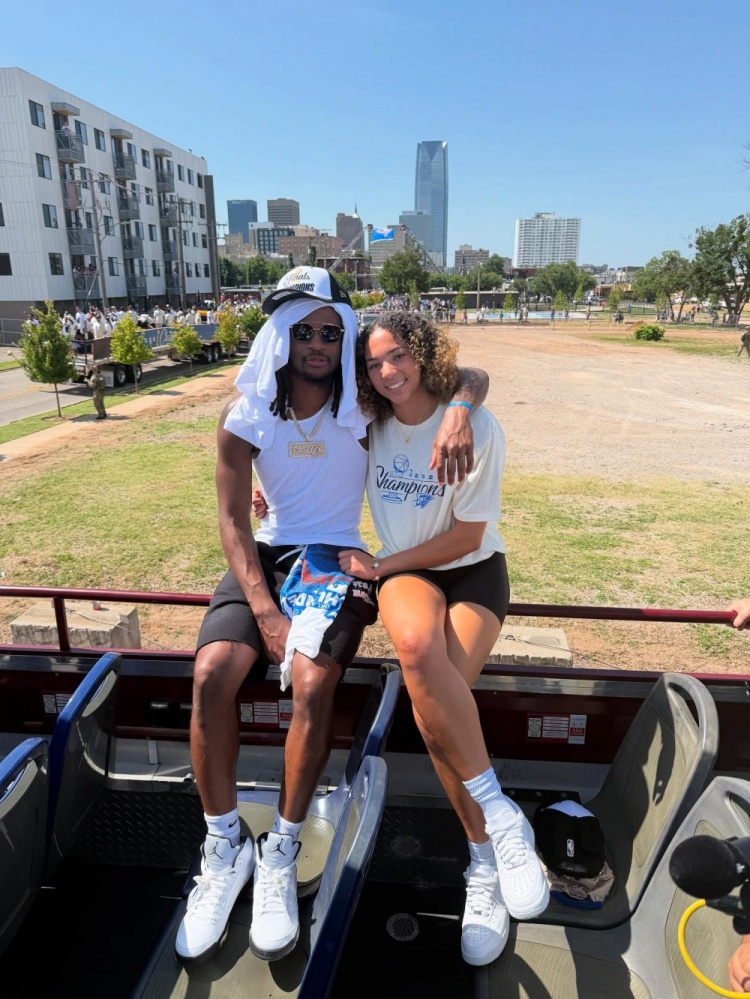 开云体育入口-相聚洛杉矶！卡森谈女友疯三夺冠：看到她实现梦想 真让人高兴